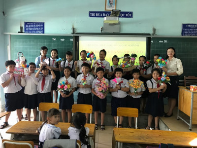 Hội thi Thiết kế Thiệp - Quà tặng thầy cô trường Tiểu học Bùi Quốc Khánh
