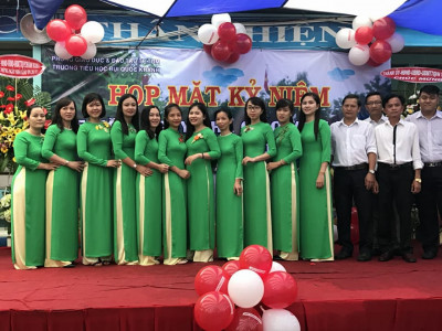 Họp mặt kỷ niệm 35 năm ngày Nhà giáo Việt Nam trường Tiểu học Bùi Quốc Khánh (20/11/1982 - 20/11/2017)