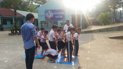 Trường Tiểu học Bùi Quốc Khánh tổ chức trò chơi dân gian cho các em học sinh
