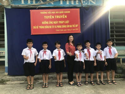 Trường TH Bùi Quốc Khánh tuyên truyền hưởng ứng ngày pháp luật